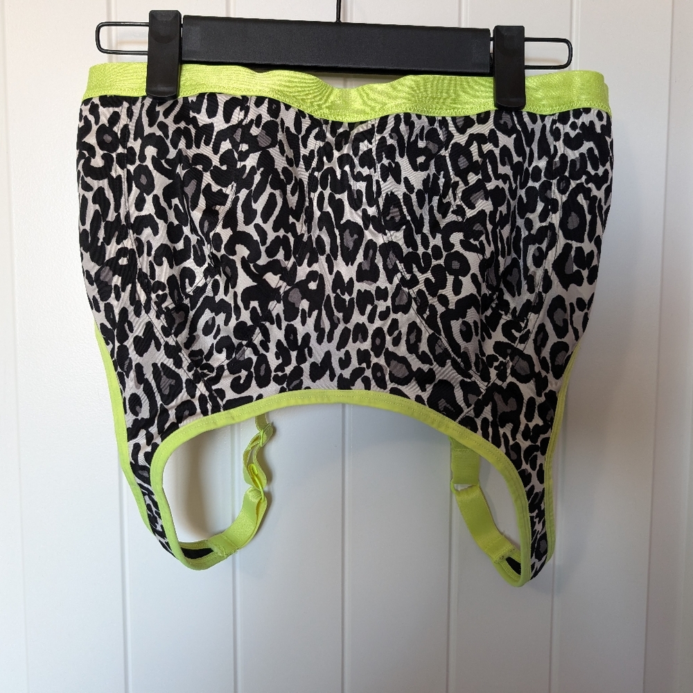 POUR MOI Energy Strive Wireless Non Padded Lined Sports Bra 36DD Animal Print